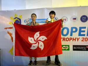 高級少年男子組冠軍周子昊(右) 高級少年女子組季軍戴紫盈(左)